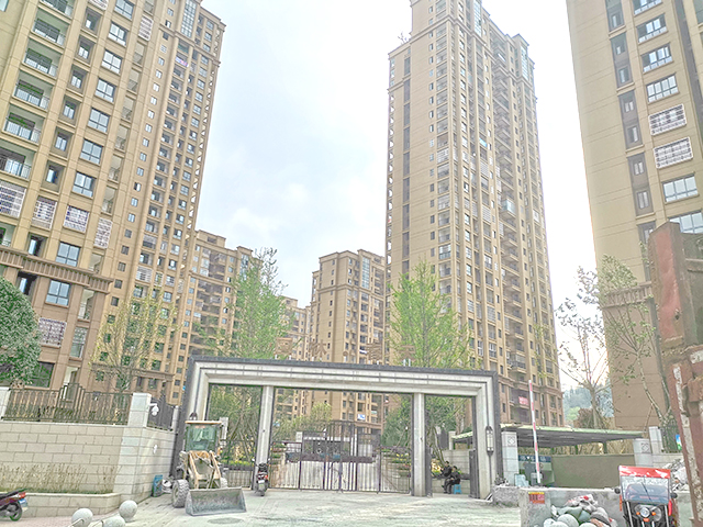 貴州畢節(jié)國春天<a href=http://xgqqs.cn/ target=_blank class=infotextkey>陽臺欄桿</a>護(hù)窗百葉項(xiàng)目