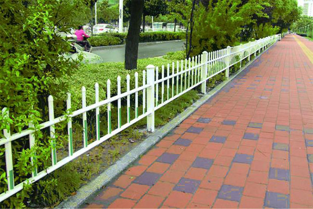湖北鋅鋼草坪<a href=http://xgqqs.cn target=_blank class=infotextkey>護欄廠家</a>如何找