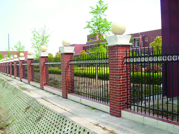 鄭州<a href=http://xgqqs.cn target=_blank class=infotextkey>護欄廠家</a>直銷哪家好