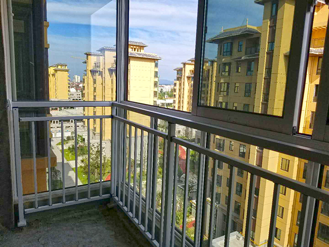 【陜西案例】漢中漢山公館<a href=http://xgqqs.cn target=_blank class=infotextkey>陽臺護欄</a>項目